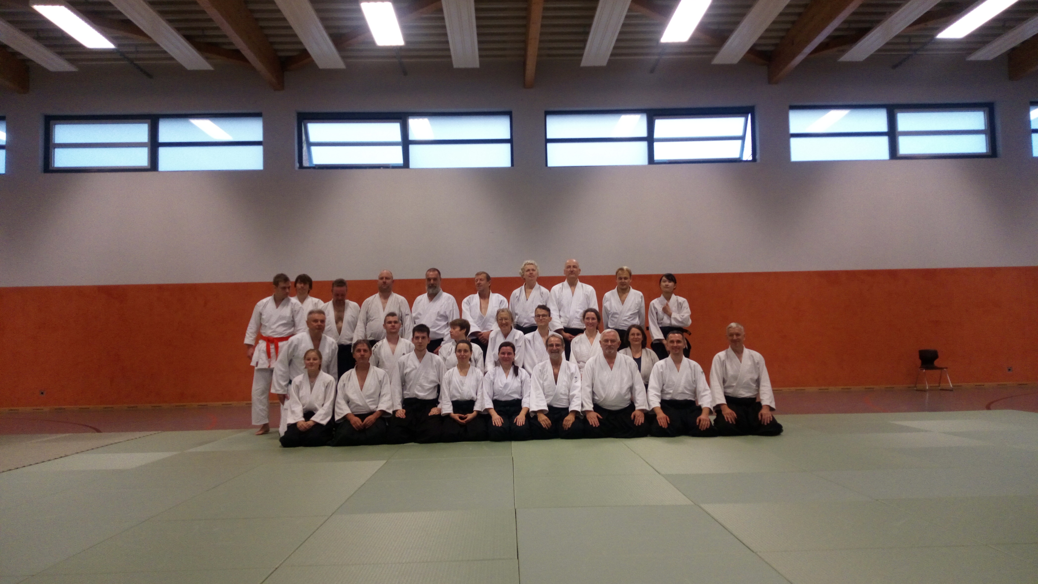 https://www.uni-dojo-luebeck.de/wp-content/gallery/lehrgang-mit-marian-wisniewski-shihan-25-26-11-2022/zostDSC_0677.JPG